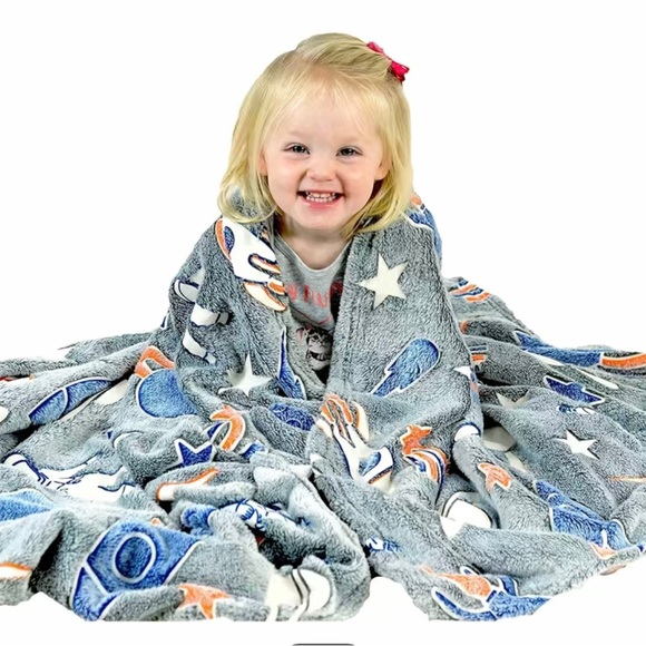 NIP Soft Glow In The Dark Astronaut/Space Blanket - Picture 3 of 5